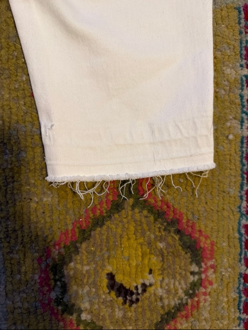 Old Navy White Women's Distressed Stretch Jeans - Picture 4 of 8